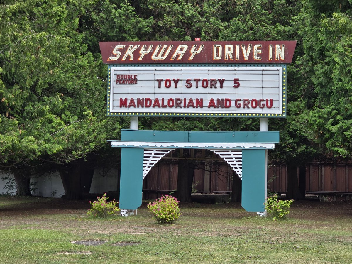statetrunktour's tweet photo. How 'bout a #drivein #movie this July 4th weekend?? Our complete guide with listings across #Wisconsin is right here: https://t.co/c8tTxhD1BH https://t.co/2sIDtZuMSL
