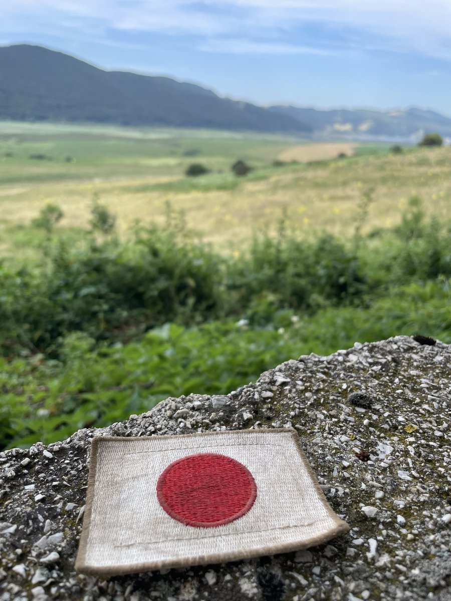 AstroAyu's tweet photo. 大切なクルー達と、
4日間の訓練を物語る国旗🇯🇵 https://t.co/9wthwoqr37