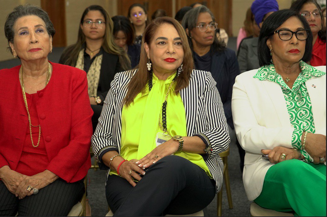 marcelasgrd's tweet photo. Cada paso cuenta. 🌎✨️

Me siento honrada de formar parte de una generación de mujeres de carrera que, con vocación y compromiso, construyen puentes de entendimiento y cooperación entre los pueblos. 🤍

#DiplomaciaMujeres 
#ADIDOM https://t.co/8zi1QyhL8r