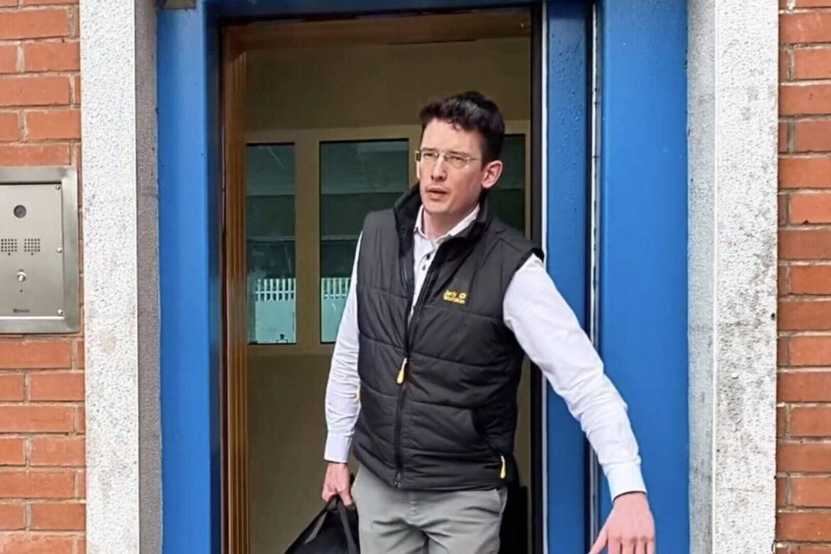 TRobinsonNewEra's tweet photo. The High Court has ordered the release of teacher Enoch Burke from prison.

He has spent almost 700 days in prison since September 2022 for refusing to use gender bending ideology pronouns in the classroom. 

A man of integrity. https://t.co/FlAoxdYQzE