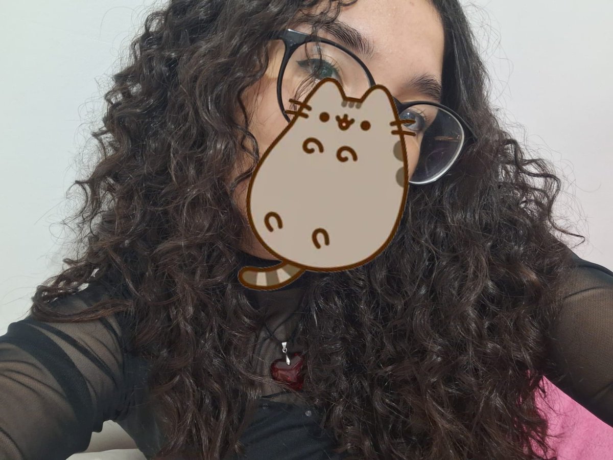 emopatetica's tweet photo. #cachostwt todas as mulheres de cabelo cacheado são minhas irmas https://t.co/7vHvGfFP0H