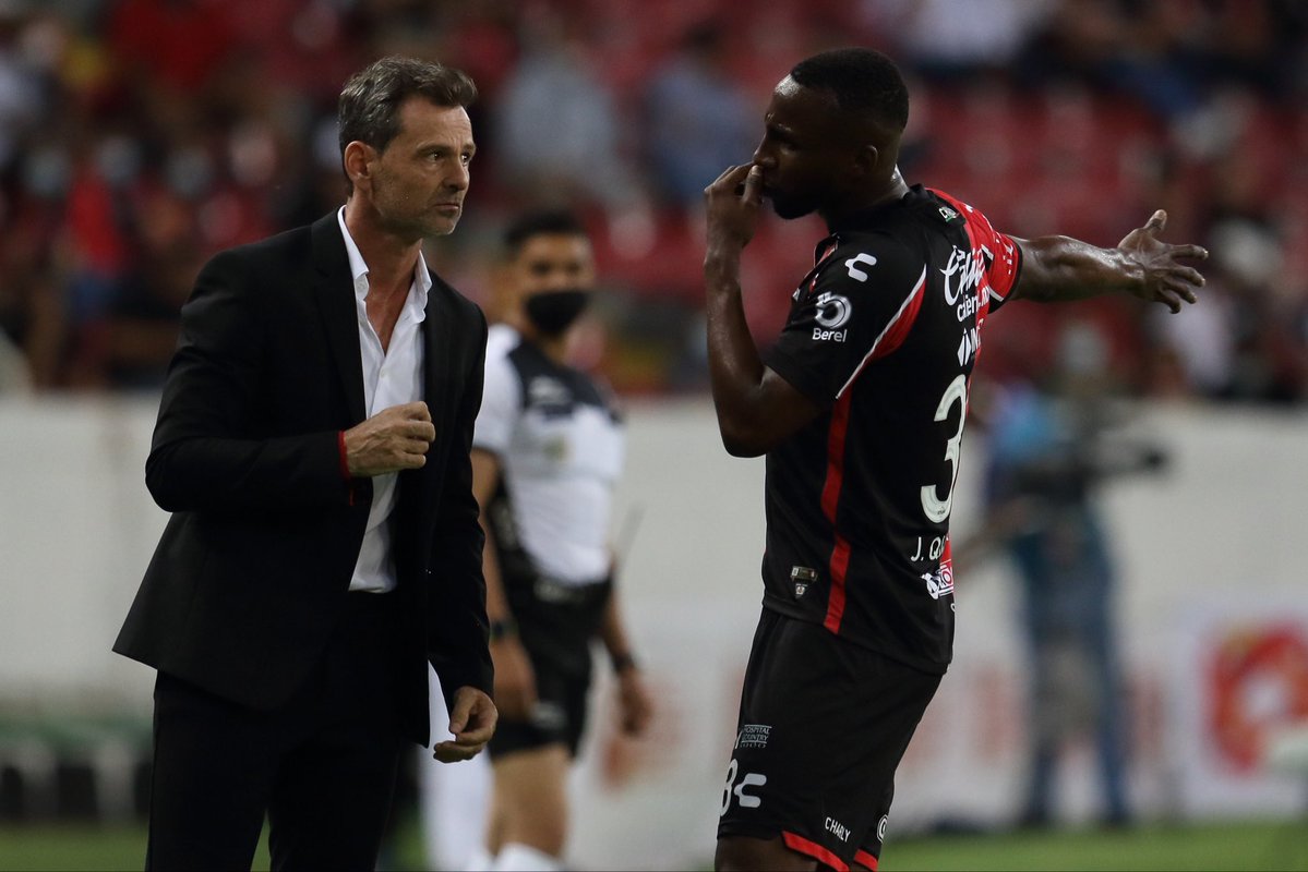 MillonetasCA's tweet photo. No importa si es en Atlas, América, Al-Qadsiah o Selección Mexicana.

Si lo entrena Diego Cocca, André Jardine, Brendan Rodgers o Javier Aguirre.

Julián Quiñones se adapta al sistema y explota en dónde sea, qué jugador… https://t.co/0XVkQwBD08