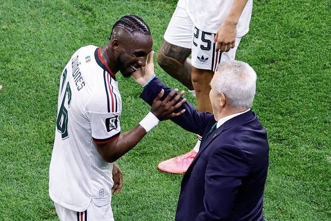 MillonetasCA's tweet photo. No importa si es en Atlas, América, Al-Qadsiah o Selección Mexicana.

Si lo entrena Diego Cocca, André Jardine, Brendan Rodgers o Javier Aguirre.

Julián Quiñones se adapta al sistema y explota en dónde sea, qué jugador… https://t.co/0XVkQwBD08