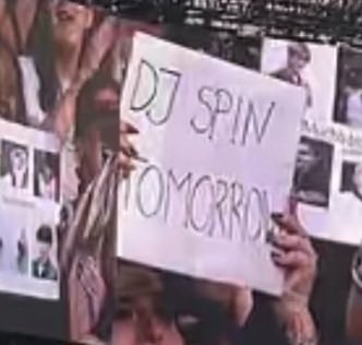 CYPHERS_DDAENG3's tweet photo. TOMORROW BANNERS win today! Congratulations 😭 🇧🇪 

#BTS_WORLDTOUR_ARIRANG_BRUSSELS  #BTS_WORLDTOUR_ARIRANG_BELGIUM https://t.co/kQnag0ud7p