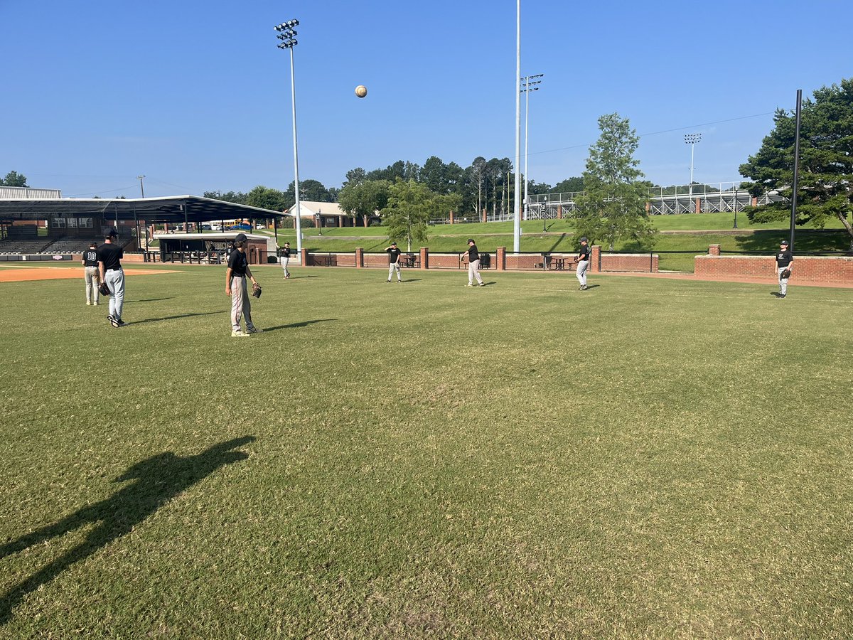 WheelerBasebal1's tweet photo. Day 3 of Team Camp finished well for the Eagles! It was a great week of learning and competing against bigger competition!! https://t.co/3gVq8CBFIi