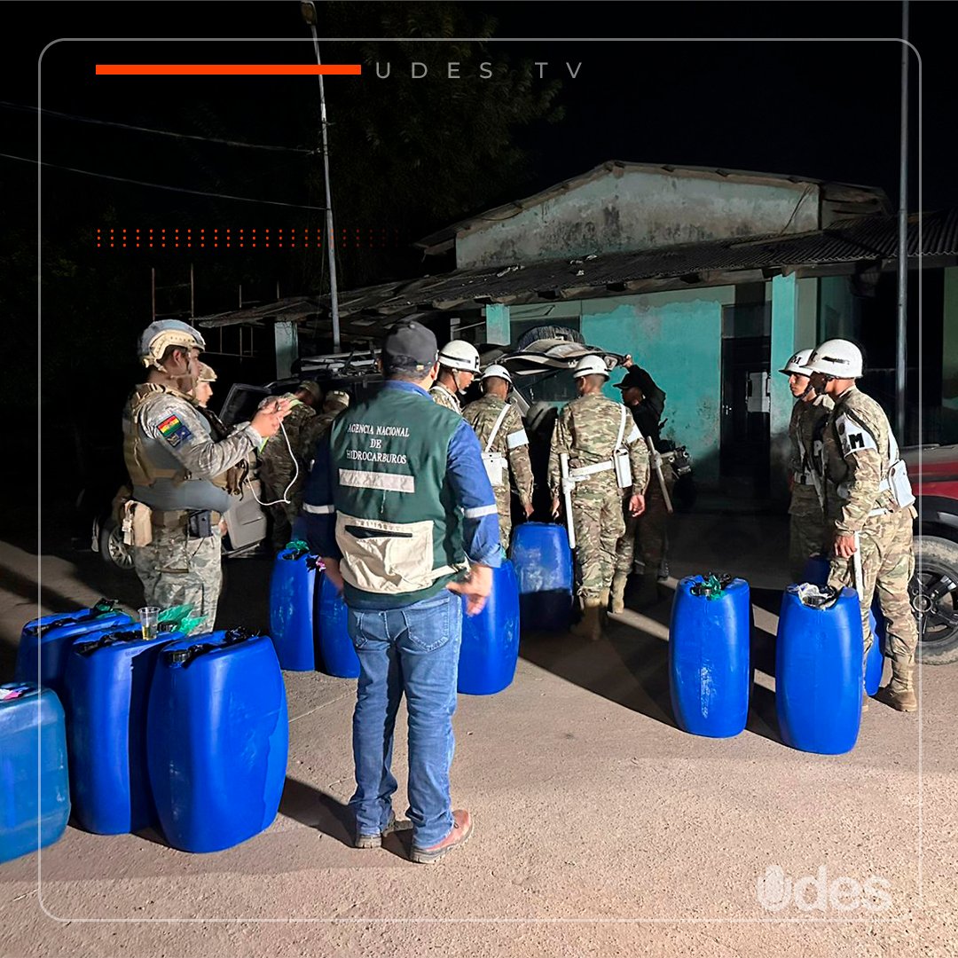 udestvbolivia's tweet photo. #udestv #anh #combustible
Dos operativos permitieron el decomiso de más de 7.400 litros de diésel y gasolina en la ciudad de Trinidad. Las intervenciones derivaron en el secuestro de vehículos y el hallazgo de combustible almacenado. https://t.co/gzVx4nt15I