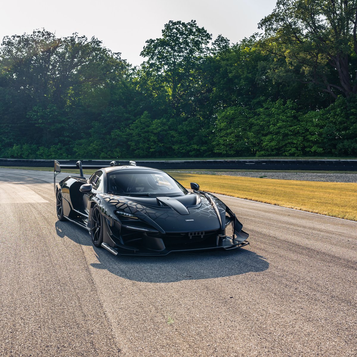 McLaren Senna. Physics-defying downforce, zero compromises.