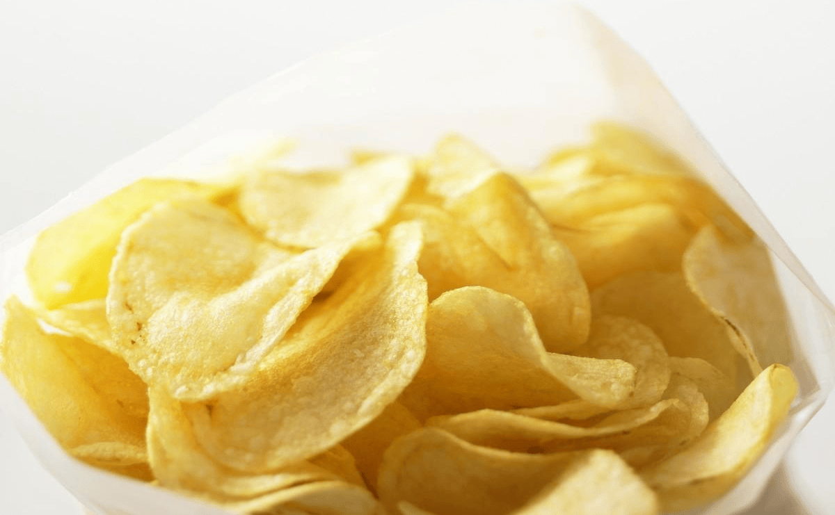 FrederickL8p94's tweet photo. Just grabbed a bag of salted egg yolk potato chips u0026 they’re chef’s kiss—crunchy, savory, addictive! Who wants a taste https://t.co/JZavEpRGPW