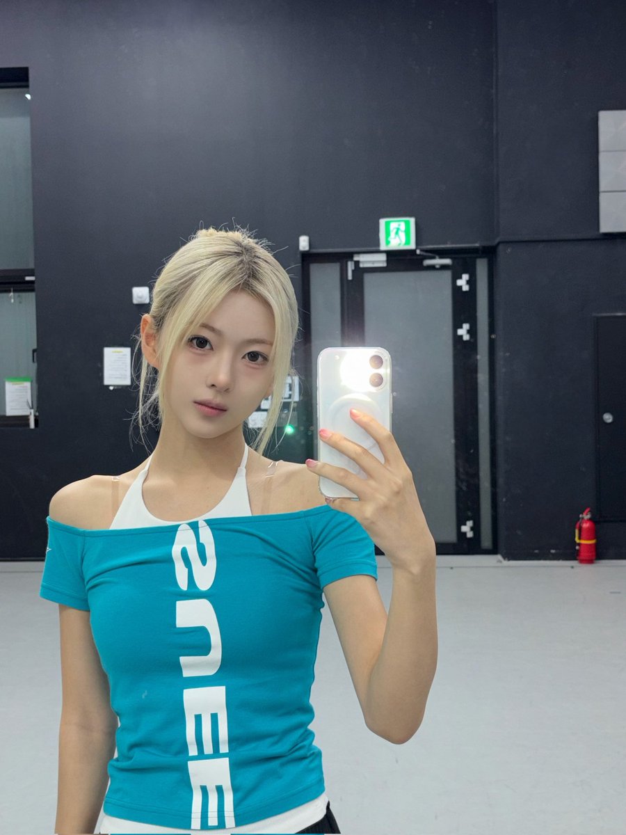 bome_zip's tweet photo. this color suits her sm
260701
[from bome on 2gathr]
#BOME #봄 #AtHeart #앳하트 https://t.co/xFPzBAWGOR