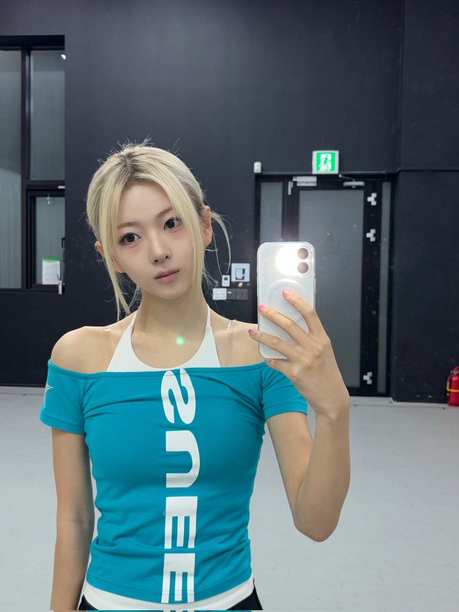 bome_zip's tweet photo. this color suits her sm
260701
[from bome on 2gathr]
#BOME #봄 #AtHeart #앳하트 https://t.co/xFPzBAWGOR