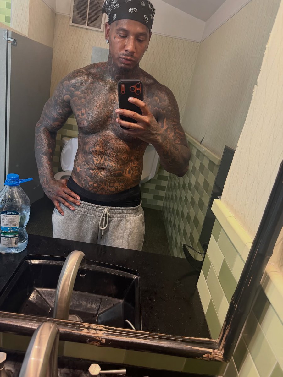 wavecheckers's tweet photo. Moneybagg Yo been getting his weight up 💪🏽 https://t.co/PUIyySTUxG
