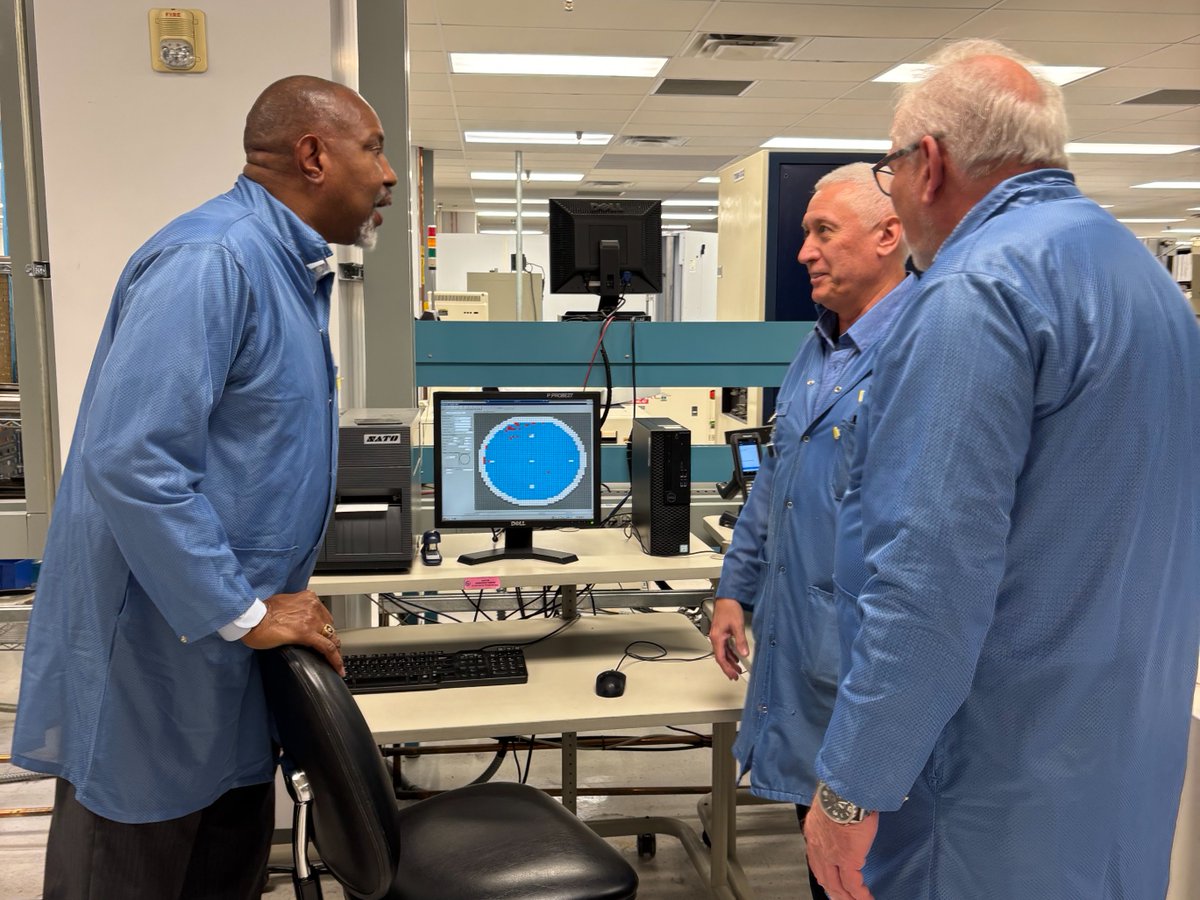 FLSemiconductor's tweet photo. We’re grateful to the team at Renesas Electronics for welcoming us for a site visit and tour of their Palm Bay facility. Opportunities like these strengthen connections across Florida's semiconductor ecosystem and help advance collaboration throughout the industry. https://t.co/bTCRexqMbj
