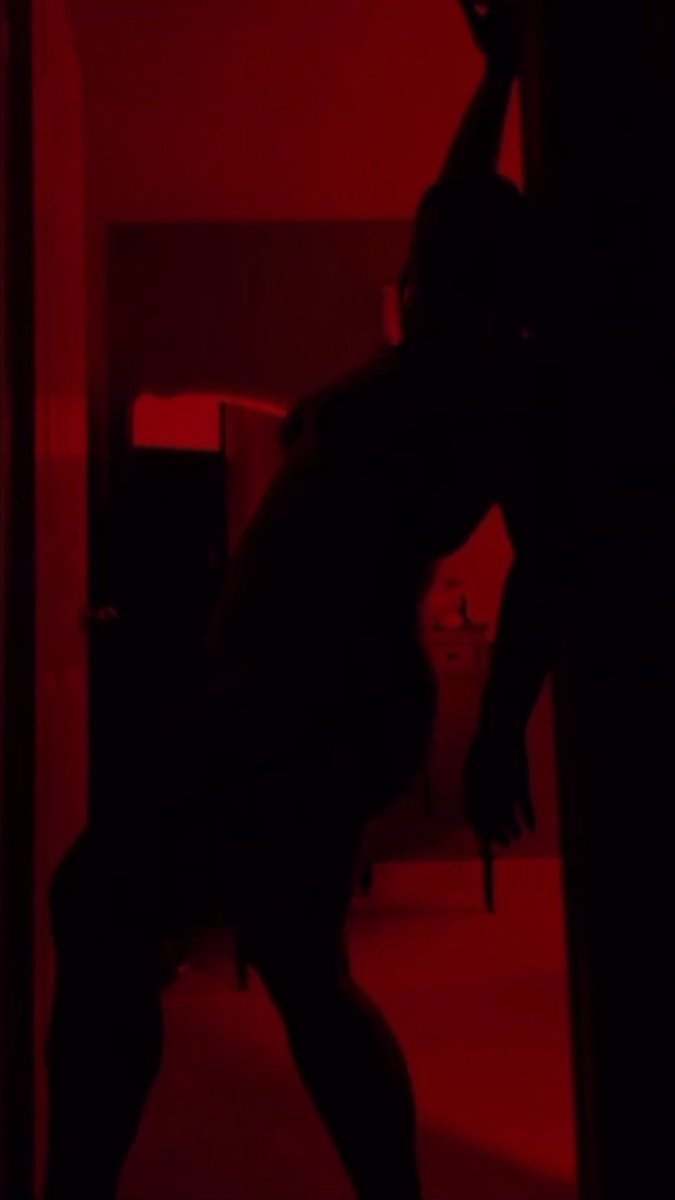 Oceanwavezxo's tweet photo. A lil red light special https://t.co/nI3CljpPo6
