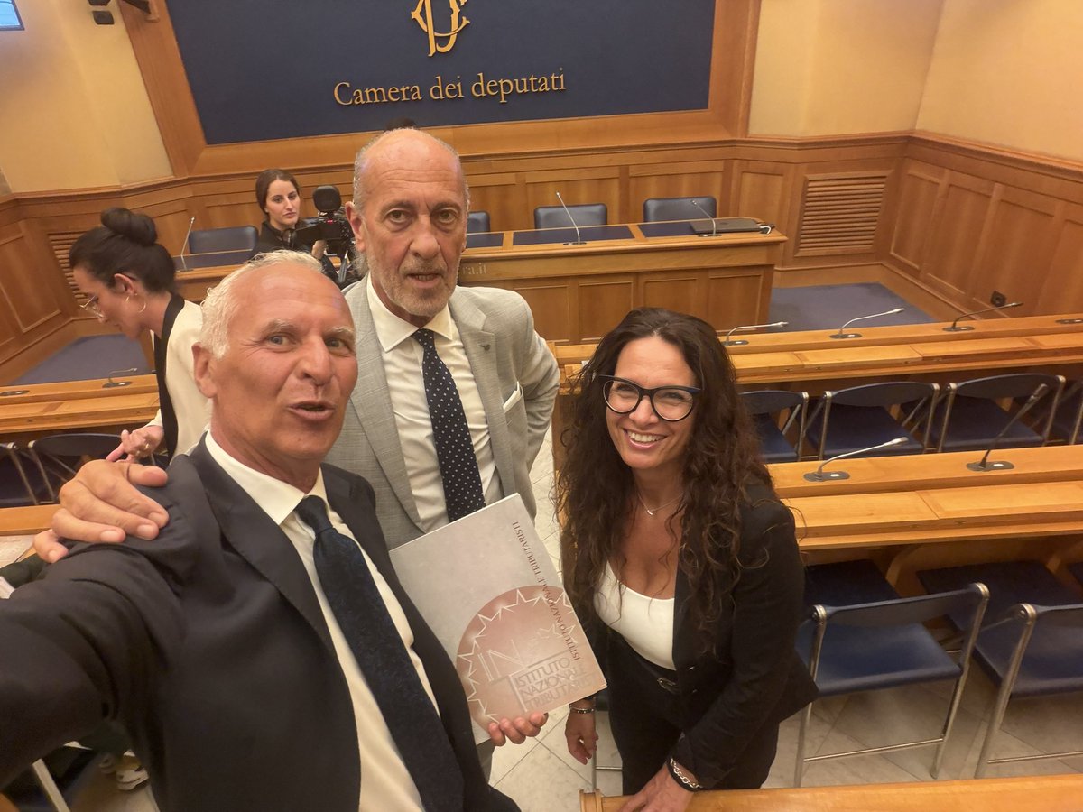 DanieleImprota's tweet photo. Grazie a @MarcoOsnato, @ConfAssTW e @ITributaristi #conferenza #Topquality. @Montecitorio @SenatoStampa @Palazzo_Chigi @sole24ore @MilanoFinanza @Corriere @L_Economia @CoffeeBreakLa7 @RParlamentare @TgLa7 @Radio1Rai @RadioRadicale @TgrRaiLazio @Tg1Rai #ConfassociazioniDigital https://t.co/nhobQubcP9
