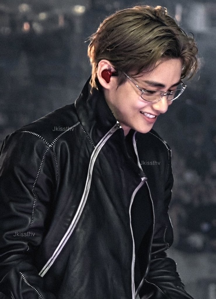 jkissthv's tweet photo. " 1% idol, 99% nerd boyfriend " https://t.co/F8fIyFhrm7