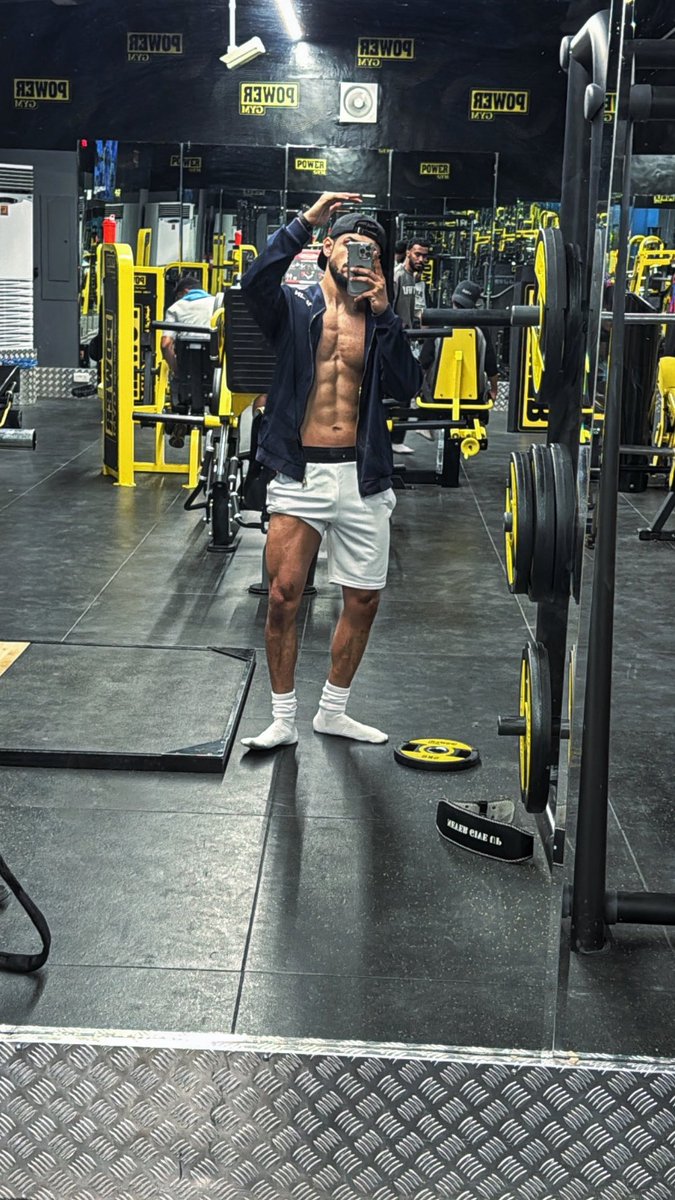 6DHIM's tweet photo. 1:15
Legs day https://t.co/A3V9JrAw0D