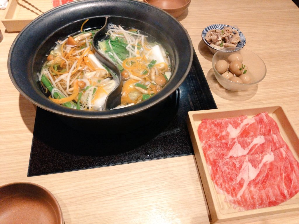 20260609r's tweet photo. わあぁ。。
朝ごはん食べてたら歯のブリッジ取れたよ。。。
ハイチュウやキャラメルとか以外で取れちゃったの初めて。
ついてない( ꒦ິ⌓꒦ີ)

昨日のカラオケ後のしゃぶしゃぶ食べ放題美味しかったなぁ。

今日はついてなくて落ち込む、、。

家でイメトレ練習💦

#pw_jto
#JTO　Ladies練習生 https://t.co/NnA0C0USHY