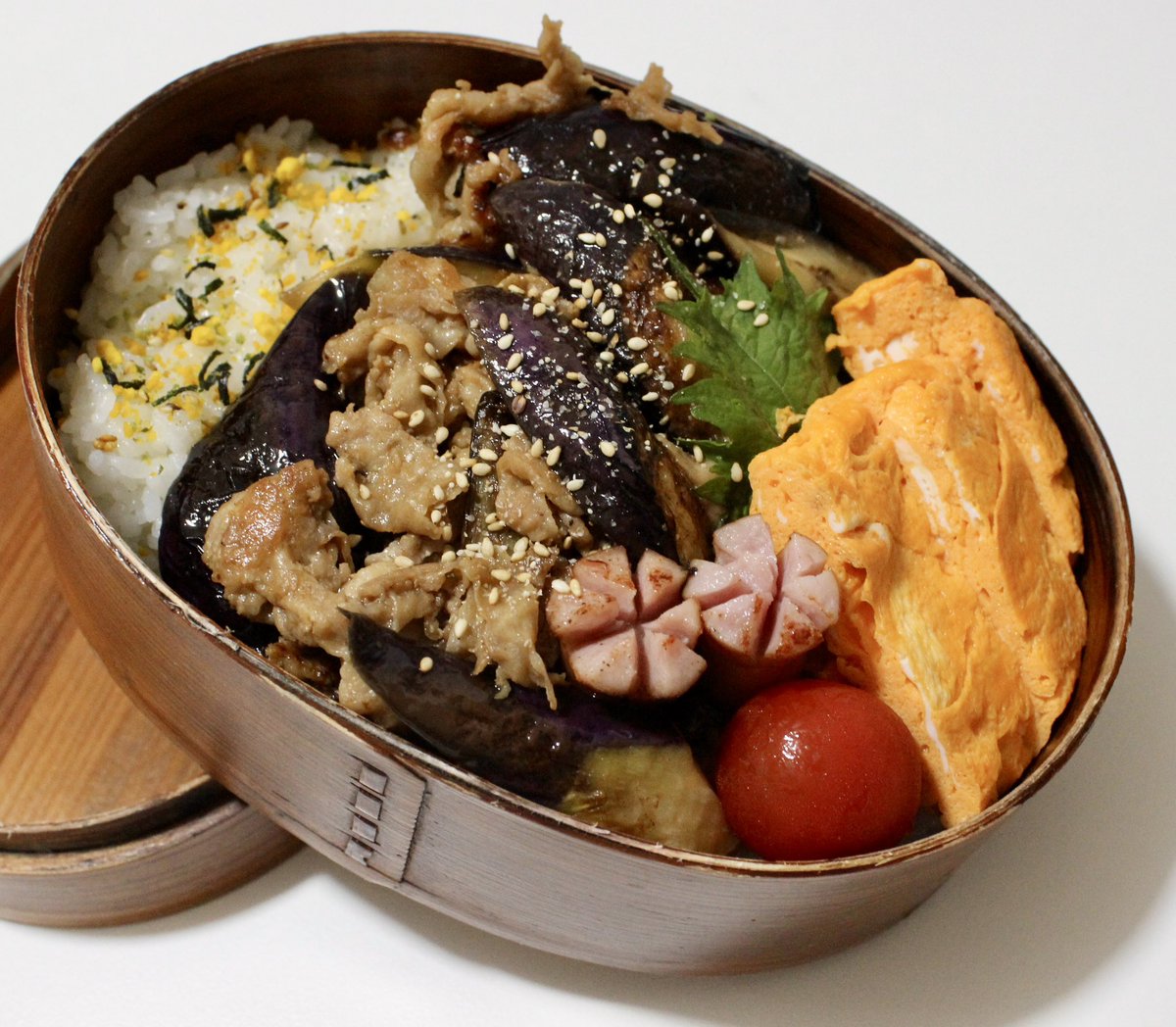 mukimanobento's tweet photo. おはようございます😊

2026.7.2

本日のおべんべん‼️

豚肉と茄子の味噌炒め弁当🍱

外雨すごい😢
いってきます✨️

#お弁当
#お弁当記録
#お弁当作り楽しもう部
#曲げわっぱ https://t.co/WE03husk3Z
