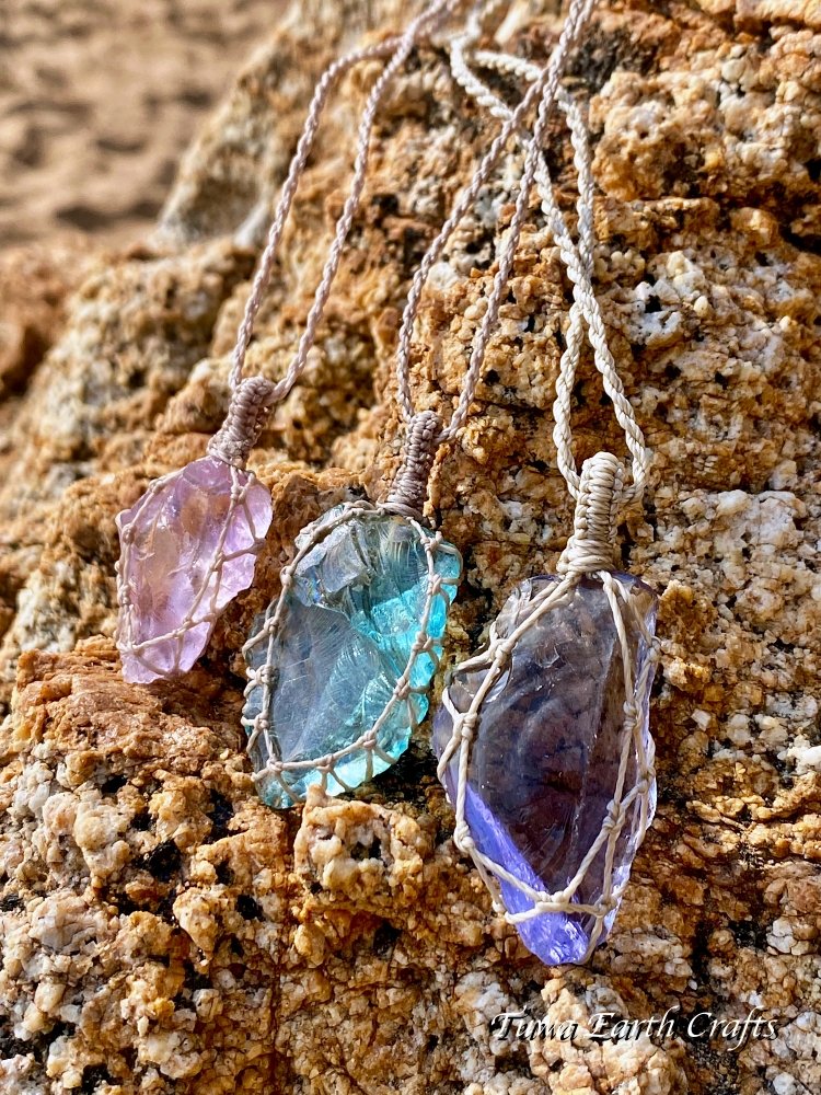 TuwaEarth's tweet photo. 本日アップのアンダラクリスタルネックレスは、全てメキシコ滞在中に製作しました🏝️🌺🦜

メキシコの太陽の元で撮影の画像もあったので、載せておきます🌞 https://t.co/BPH5XD45hW