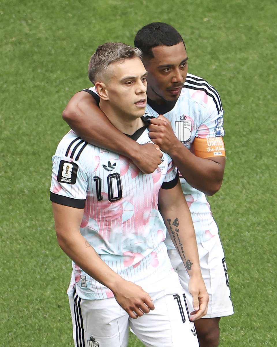 brfootball's tweet photo. Trossard and Tielemans were arguing and had to be separated by Lukaku before the second hydration break.

Then in the 89th minute, Trossard assisted Tielemans for Belgium's equalizer 😅 https://t.co/lrtYVJ5bGz