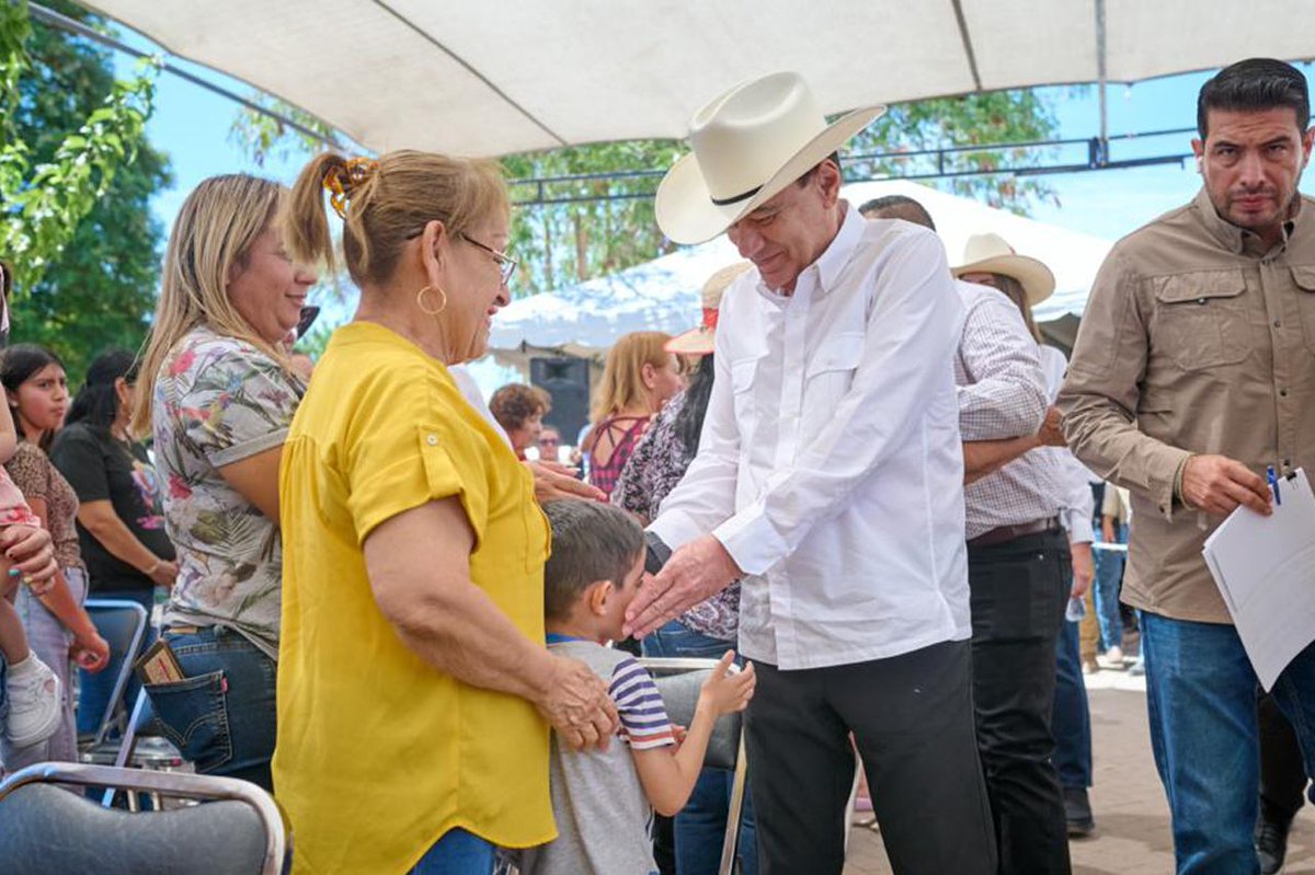 AlfonsoDurazo's tweet photo. Hoy estuvimos en Trincheras con Sonora Atiende, acercando servicios y trámites gratuitos a las familias.

Seguimos trabajando cerca de la gente y recorriendo cada municipio, porque el bienestar y las oportunidades deben llegar a todos los rincones de Sonora.

#sonorasetransforma #tierradeoportunidades
