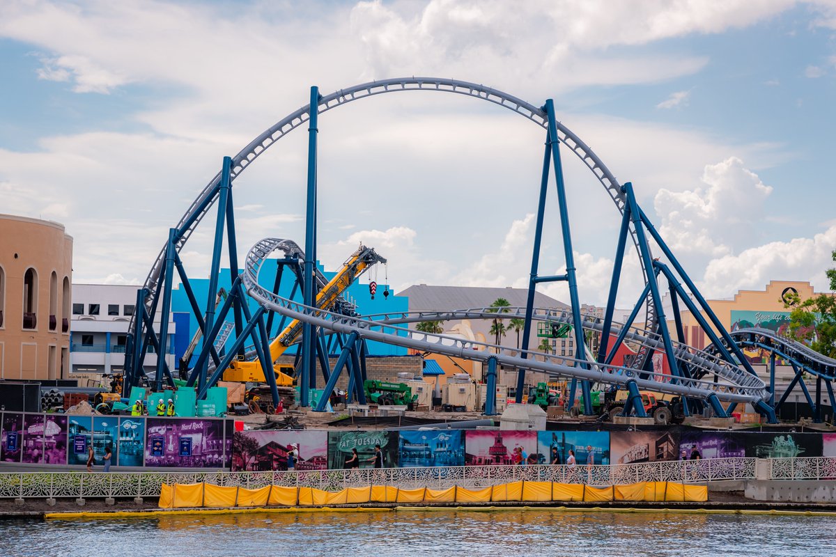 OrlandoInformer's tweet photo. Construction is picking up speed on Fast &amp; Furious: Hollywood Drift! 🏁 

This new coaster is set to open in 2027 at Universal Studios Florida. https://t.co/HmJ26YDxN1