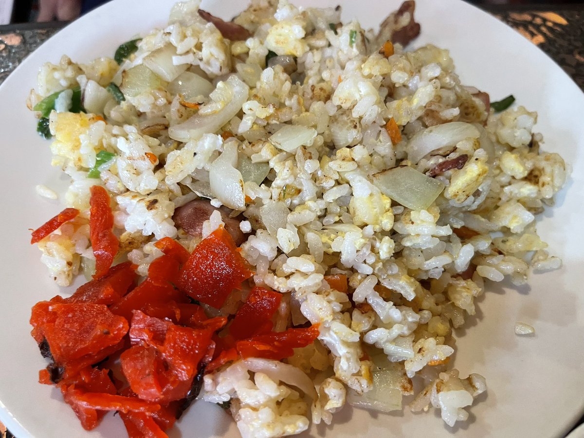 pokkenkundesu's tweet photo. 大阪府富田林市にある古めかしい喫茶店にてモーニングミーティング。パンケーキ3枚セット　厚切りバタートーストセット　相棒はよく食べるので　喫茶店特製のピラフよ。これがまた美味い　2人とも冷たいブラックアイスコーヒーよ。 https://t.co/Ei7OJfVefF