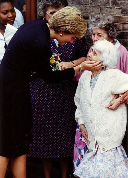 lislopeess1's tweet photo. Remembering Princess Diana today on what would have been her 65th birthday. #LisLove #ladyDi #dianaspencer https://t.co/JvQTUCFXyj