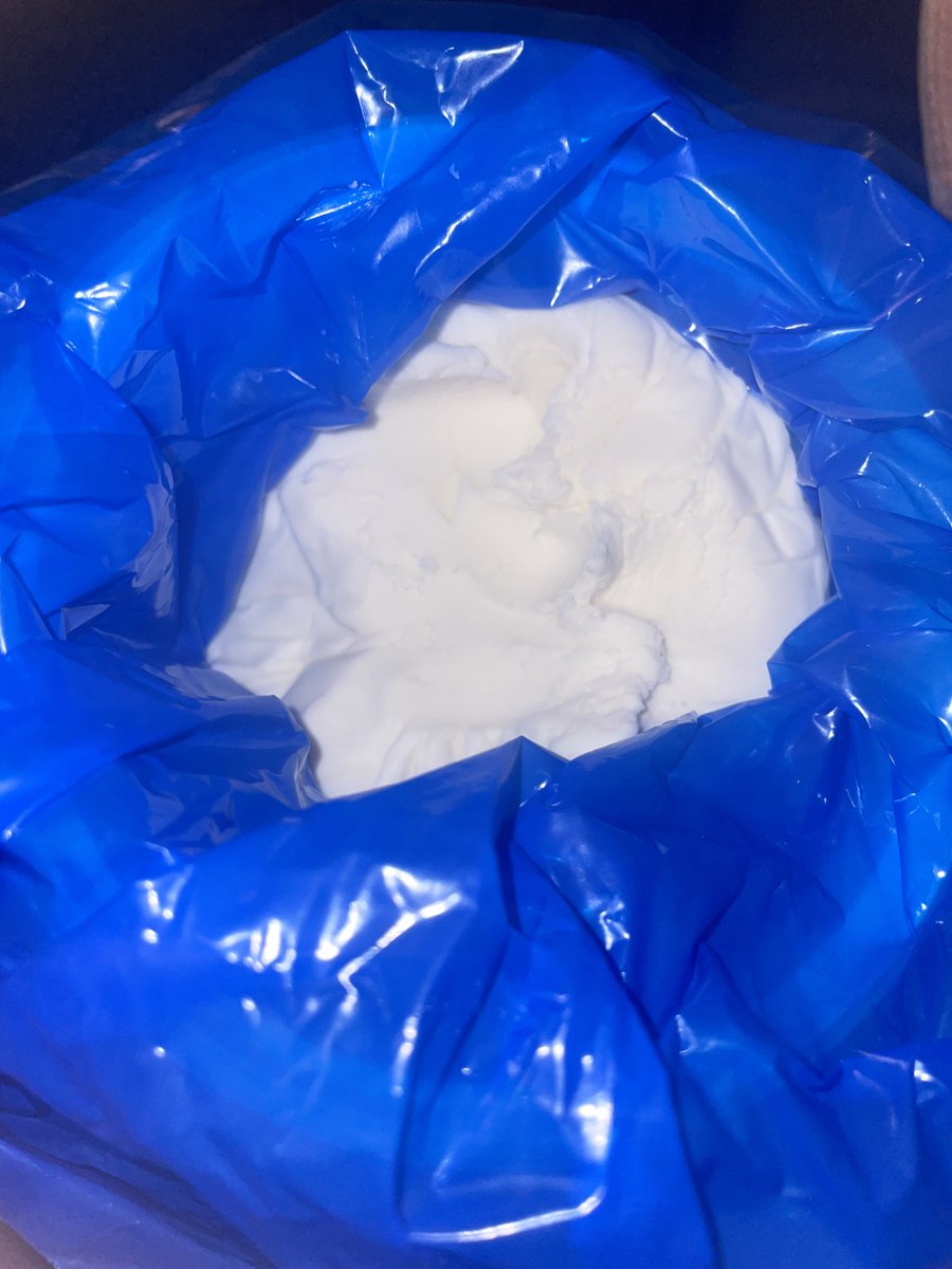 fat4dunkin's tweet photo. someone got me the fondant off my throne and it just got here omfg it’s like edible play dough it tastes so good but i also feel like im eating fufu https://t.co/tGG5TfHiqZ