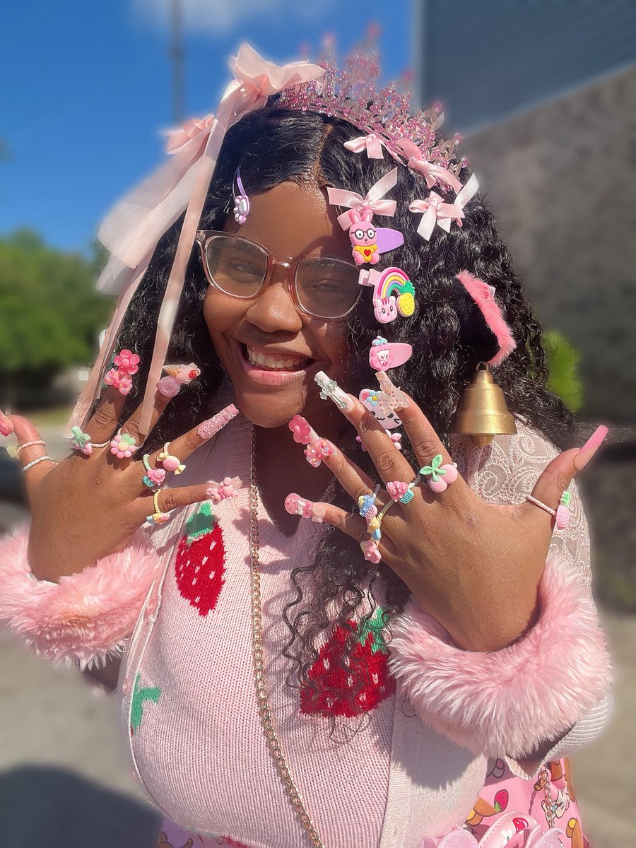 momosacutie's tweet photo. MY NAILS AND RINGS LOOK LIKE CANDY https://t.co/1io3MfJ3QW