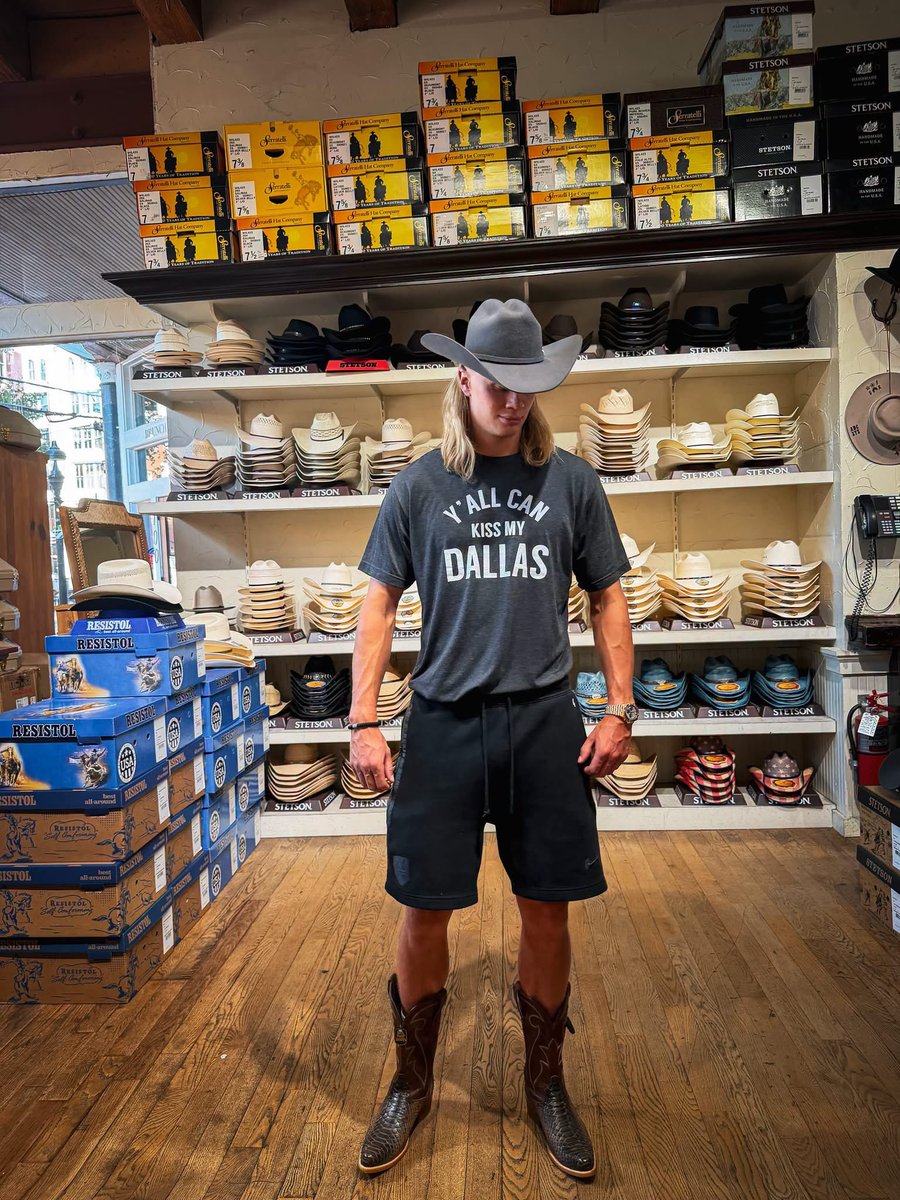 amugaverotv's tweet photo. Erling Haaland 🤝 Texas.

Beats Ivory Coast in Arlington.
Buys the hat.
Wears the boots.
Posts “Y’all can kiss my Dallas.”

I’d call that a successful trip. 🤠 https://t.co/flsDkFrEdl