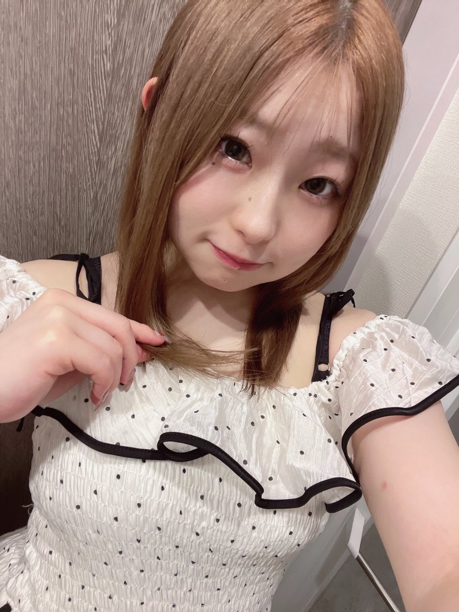 _yunasi's tweet photo. おーはよ！☀️
髪の毛を下ろすとすーぐ跳ねちゃうの
癖っ毛なのかなあ、長さなのかな💭 https://t.co/5E3Uph8SD6