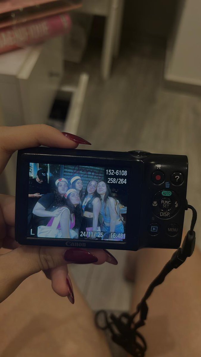 lyniiel's tweet photo. el mes que viene hay reencuentro ❤️‍🔥
 @brillarelv @lynsvxw @89sevelyn @estrellafugaaz_ https://t.co/1CxYiN7EVy