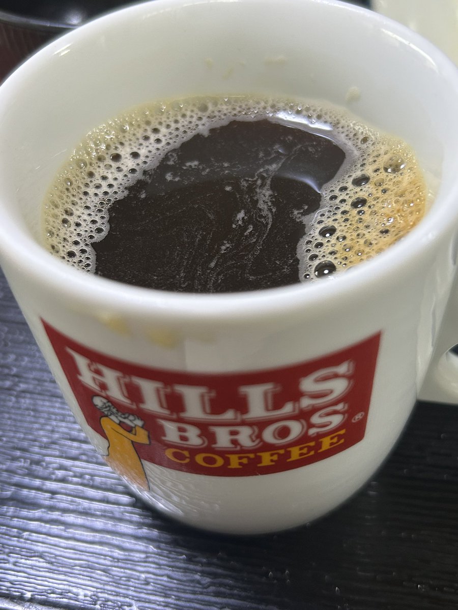 Goldnasu's tweet photo. 出張3日目の朝はだって朝食品���多いし、朝からぺちゃくちゃくっちゃべる、うるさい支配人もいないから、ゆっくり食べれて大満足定食(°▽°) https://t.co/S5Xlf49NnA