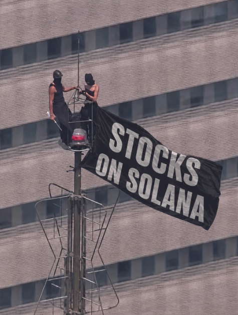 solana's tweet photo. a little help up here https://t.co/7ZRtjj0cGC