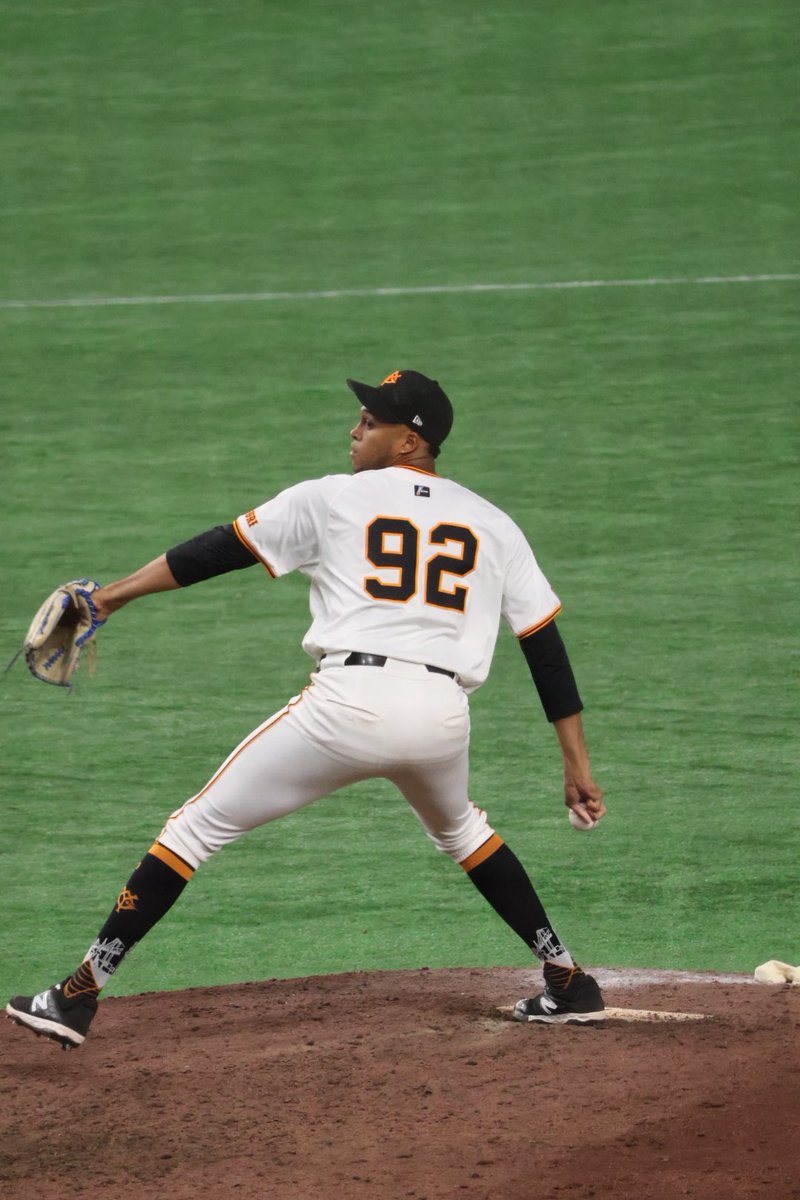jun1_baseball's tweet photo. おはようございます☔️

松下選手 頭部打撲🙇‍♂️
首位返り咲き 先制点は大事👌
逃げ切り勝利で連敗しない野球⚾️

うらまつコンビ🙌
走塁改革 浦田俊輔 警戒される中での盗塁

松本剛チャンスで回ってきたらワクワク😀得点圏率.469

マルティネス キャリアとして大きな成果🤝
#ジャイアンツ #giants https://t.co/A18dVynyZU