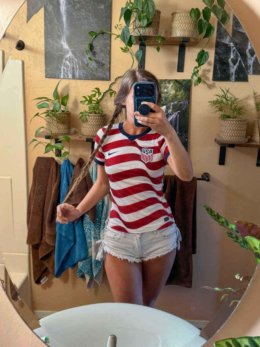 JessNoFace's tweet photo. match day 🗣️🇺🇸 https://t.co/EsHPFBEJcw