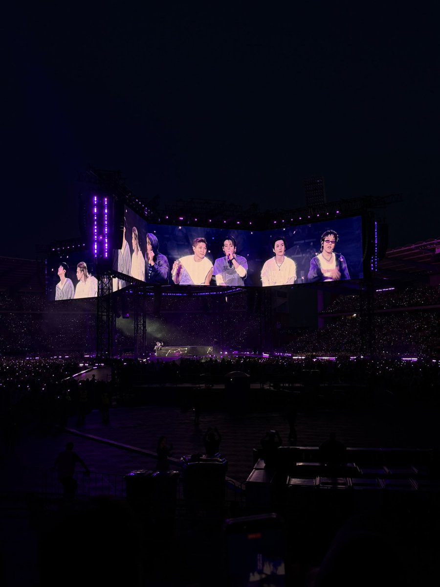 pjmscafe's tweet photo. i got to see bts live my life is fullfiled https://t.co/pHsrjL6xVg