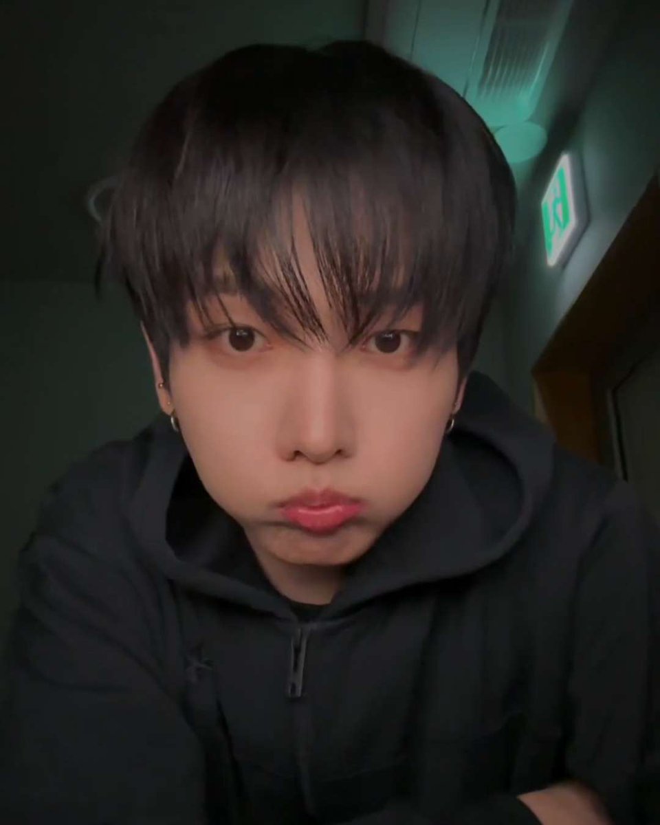 멍! tweet media