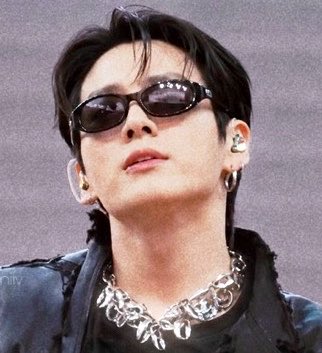 jungkovtae's tweet photo. WHAT THE FUCK.... https://t.co/OER94XkxMt