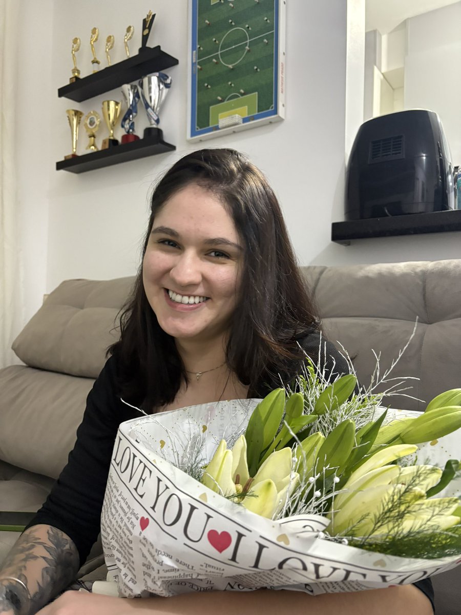 oxebela's tweet photo. eu já falei aqui nessa rede que minha mulher é linda? pois ela é. https://t.co/WIhpP83KsR