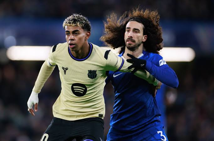 TouchlineX's tweet photo. 🚨🗣️ 𝗡𝗘𝗪: Lamine Yamal: "I told Cucurella that he would start the first Clasico, but not the second one, because I'm gonna eat him alive." https://t.co/hyUGJGXPIL