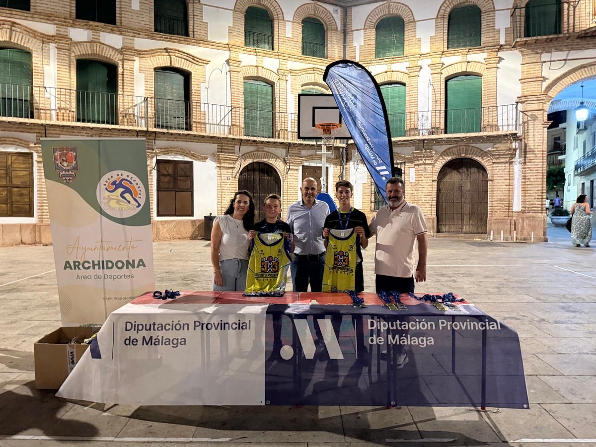 FAB_Malaga's tweet photo. Finaliza el 3x3 circuito baloncesto @DeportesDipMlg  de Archidona
Continuamos el 2 de Julio en Cártama a las 18:00 en el Auditorio Parque santo Cristo inscripciones https://t.co/ZtcxIoOuuy…
@diputacionMLG https://t.co/qP9lwowq6G