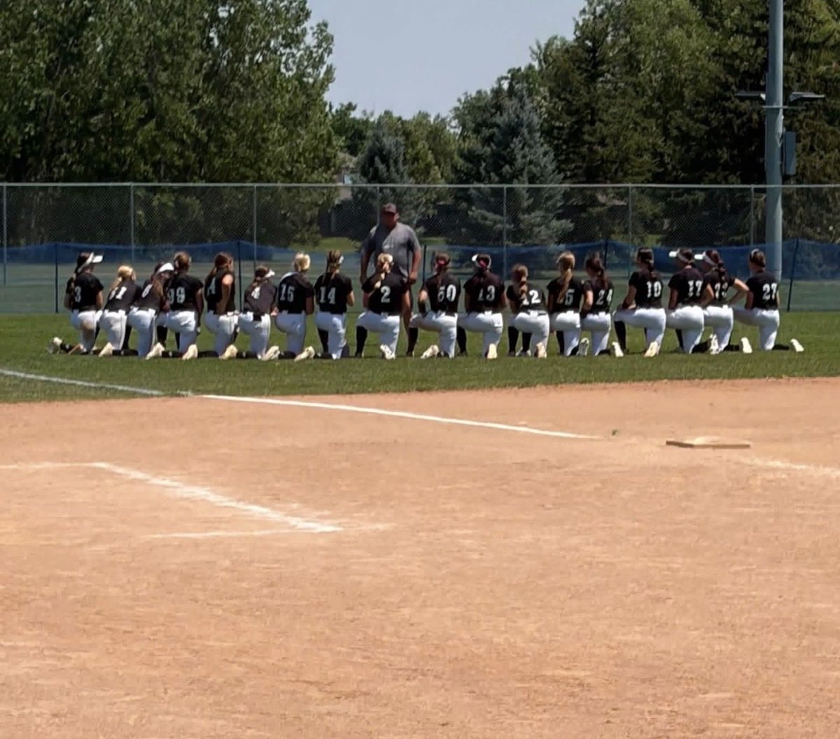 AudreyBapp's tweet photo. Nothing like spending time with your softball sisters and actual sister in Colorado!  So proud of my team!  🩷🥎 #50  and little sister #2 https://t.co/PH43LIq8xR