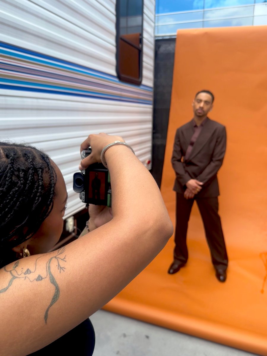 theallygreen's tweet photo. The Setup Vs. The Shot w/ @durandbernarr https://t.co/DjpraTggIP