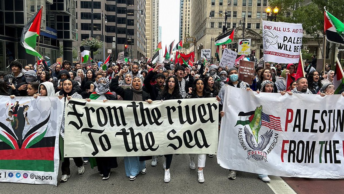 kinsellawarren's tweet photo. Gave a sold-out speech this week. Was asked about people wearing the keffiyeh. I said I approved. They were surprised. 

Me: "It makes it easier to spot assholes." https://t.co/dxuYdmYZXe