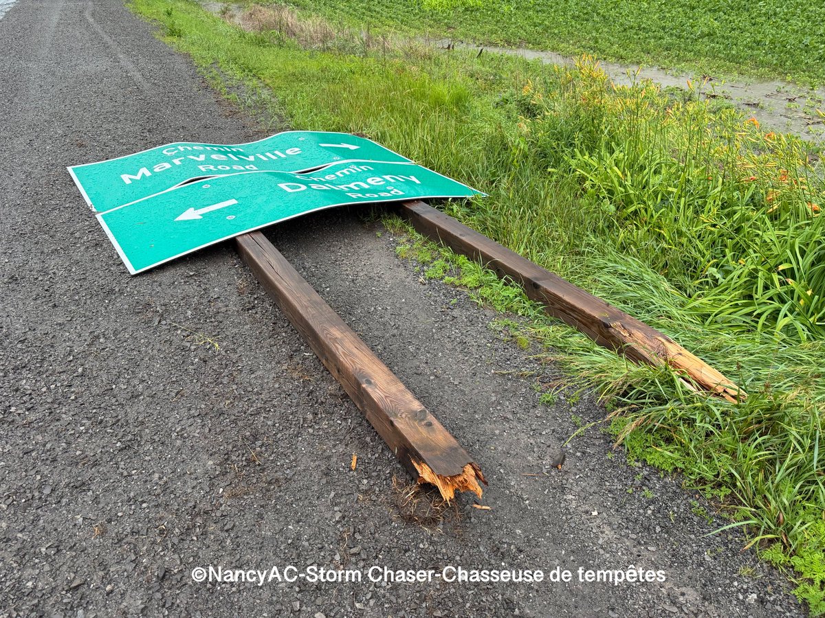 NancyAC_XCQ's tweet photo. ⛈️ Plusieurs dommages ont été signalés après le passage des orages de ce soir, vers 17 h 30.
Une microrafale descendante (microburst) est possiblement en cause dans le secteur de Vernon, sur la route 41, entre la 4e Rue et Lawrence Street. @westernuNTP #ontario https://t.co/AkA1pJ6avK