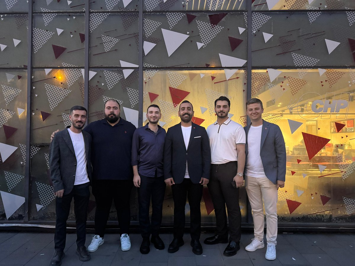 chpgencesenler's tweet photo. İl Gençlik Kolları Başkanımız Erdem Kara ve İl Kadın Kolları Başkanımız Hatice Selli Dursun tarafından gerçekleştirilen basın açıklamasının ardından, Gençlik Kolları Genel Başkanımız Cem Aydın ve MYK üyelerimizin katılımıyla ilçe başkanları ve yönetim kurulu toplantımızı gerçekleştirdik.

Ortak aklın, dayanışmanın ve örgütlü mücadelenin gücüyle; omuz omuza, aynı inanç ve kararlılıkla yol yürümeye devam ediyoruz.

Mücadelemizi, dayanışmamızı ve umudumuzu İstanbul’un 39 ilçesinde büyütmeye; halkın sesi olmaya kararlılıkla devam edeceğiz. Hep  birlikte başaracağız.