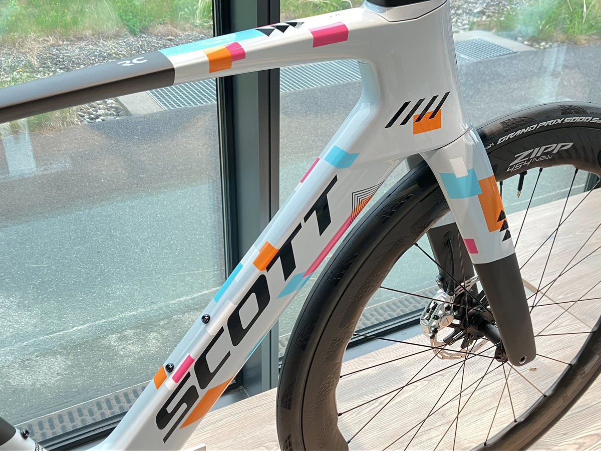 scottsports_j's tweet photo. Tour de FranceにあわせてNSN Cycling TeamのNEWカラー発表です！国内にも数量限定でフレームセットが入荷します！是非スコット正規販売店にお問い合わせください！ https://t.co/1bW6bB3q0t