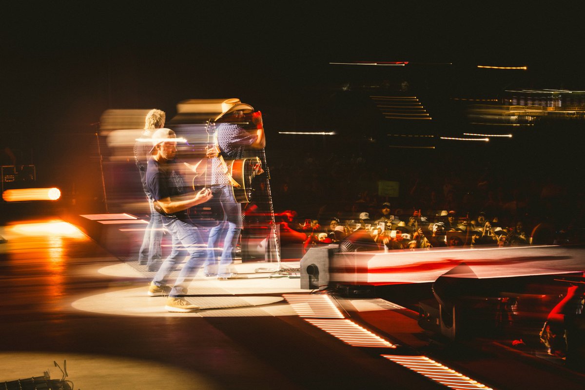 Jason_Aldean's tweet photo. Back at it! Thanks @HoofbeatWI for an awesome weekend. We'll see u guys Friday at @CowboysFestival. 

📸: @justinmrusek https://t.co/4GYIx418id